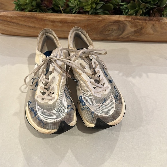 Nike ZoomX Vaporfly Next%
Blue Ribbon Sports‎ White main image 7